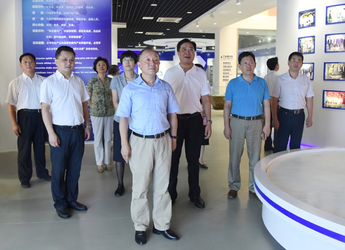 省委書記、省總工會副主席徐發成一行來安徽天康集團開展“清涼”活動。